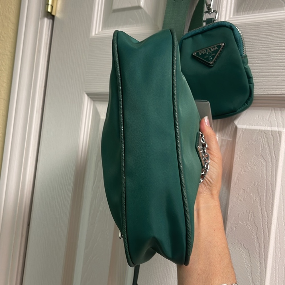 Prada Emerald Green Shoulder Bag, RE-Edition 2005.  Like new!! - Picture 12 of 13
